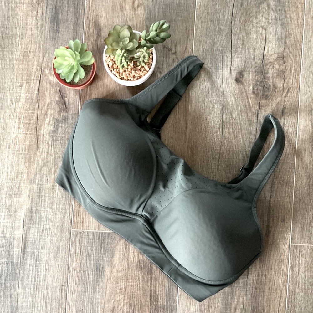 Lululemon Green Sports Bra 38DD
